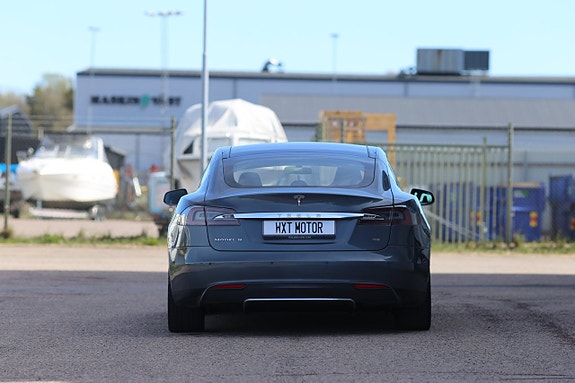 Tesla Model S 7 of 17