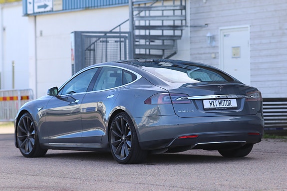 Tesla Model S 3 of 5