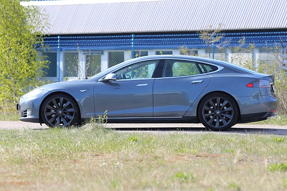 Tesla Model S 9 of 17