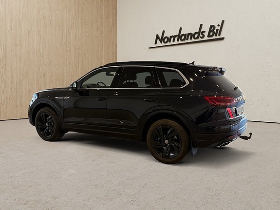 Volkswagen Touareg 3 of 5