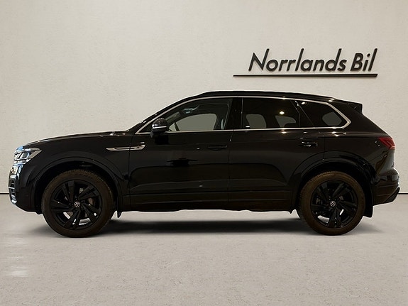Volkswagen Touareg 2 of 5