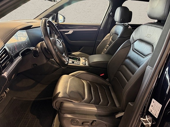 Volkswagen Touareg 4 of 5