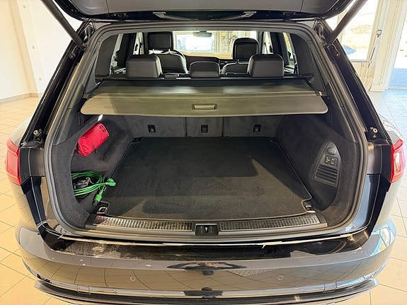 Volkswagen Touareg 8 of 12