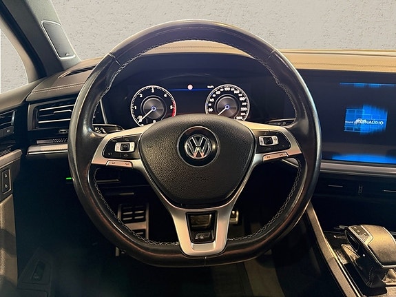 Volkswagen Touareg 6 of 12