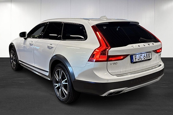 Volvo V90 Cross Country 4 of 5