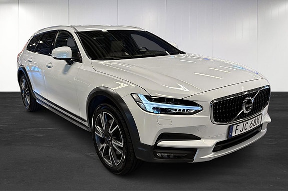 Volvo V90 Cross Country 2 of 5