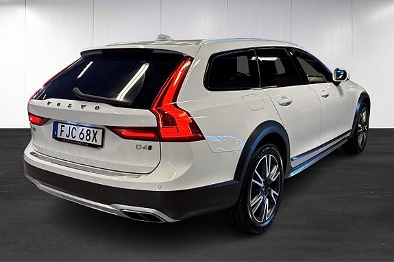 Volvo V90 Cross Country 3 of 5
