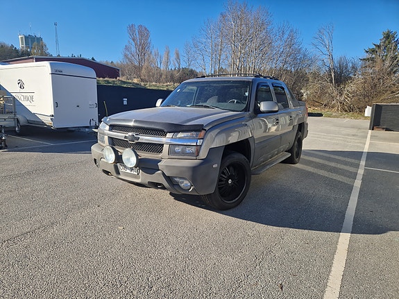 Chevrolet Avalanche 2 of 5