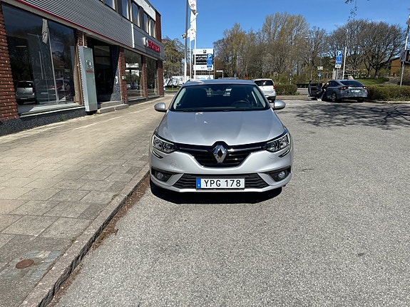 Renault Megane IV 3 of 5