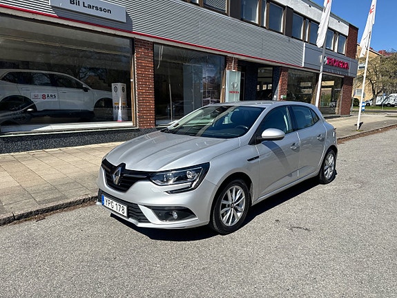 Renault Megane IV 2 of 5