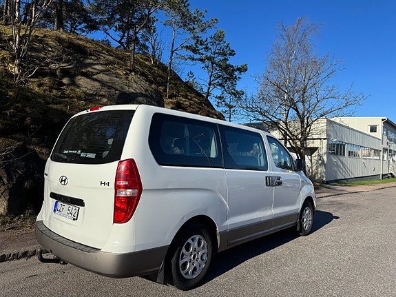 Hyundai H-1 4 of 5