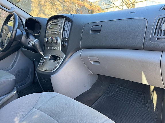 Hyundai H-1 6 of 6