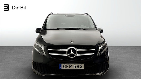 Mercedes-Benz V250 4 of 5