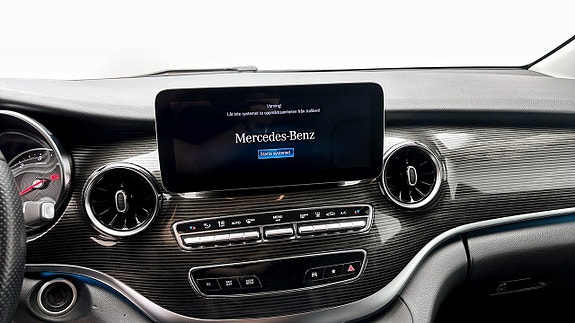 Mercedes-Benz V250 9 of 13