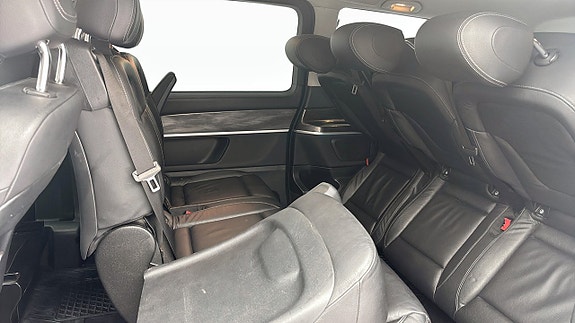 Mercedes-Benz V250 11 of 13