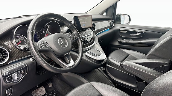 Mercedes-Benz V250 7 of 13