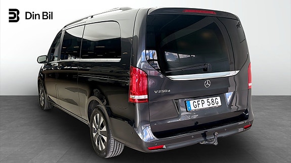 Mercedes-Benz V250 3 of 5