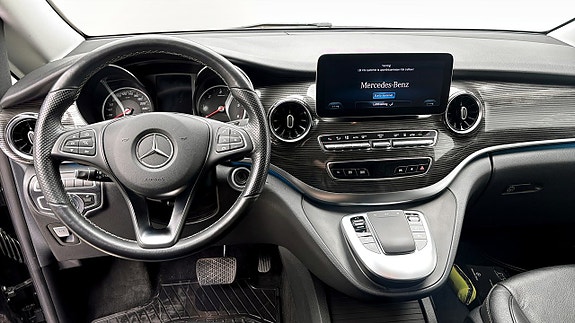 Mercedes-Benz V250 10 of 13
