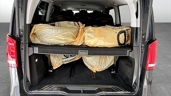 Mercedes-Benz V250 12 of 13
