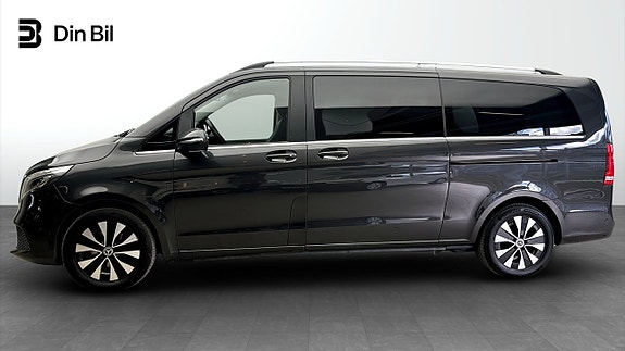Mercedes-Benz V250 2 of 5
