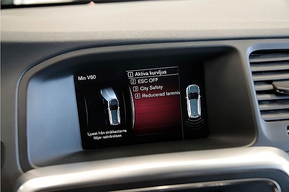 Volvo V60 Cross Country 9 of 14