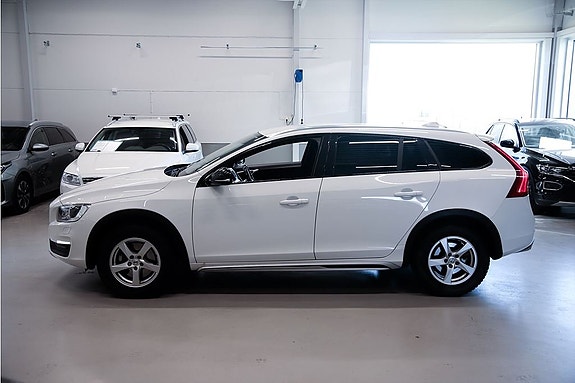 Volvo V60 Cross Country 3 of 14