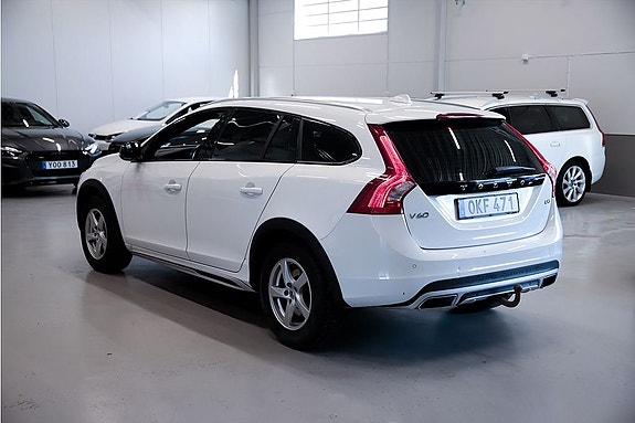 Volvo V60 Cross Country 4 of 14