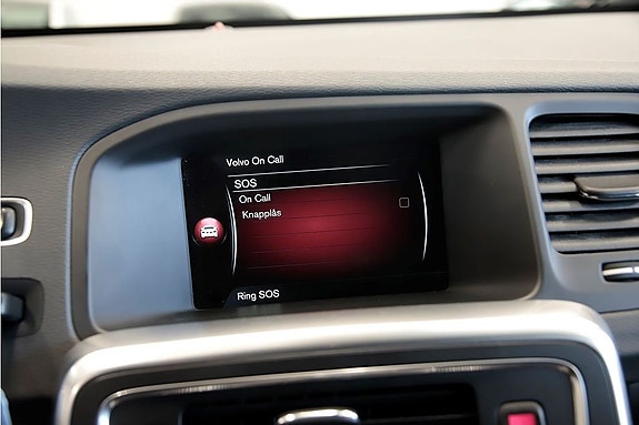 Volvo V60 Cross Country 12 of 14