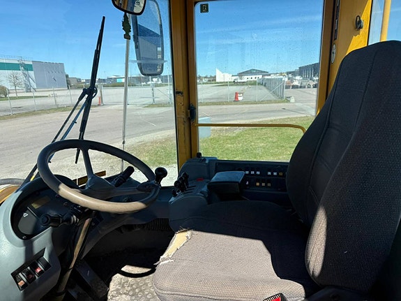 Volvo L70D 9 of 12