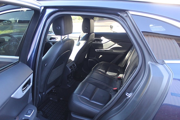 Jaguar F-PACE 6 of 8