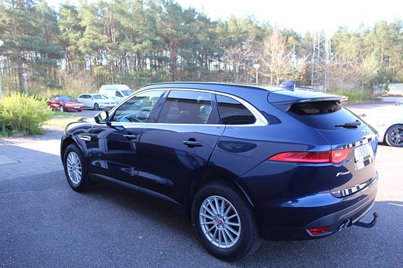 Jaguar F-PACE 7 of 8