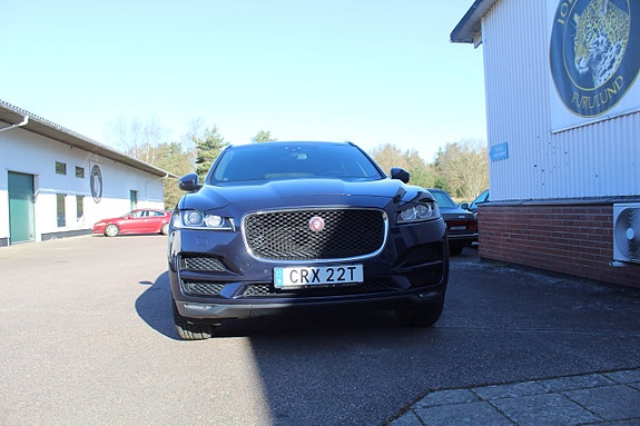 Jaguar F-PACE 4 of 8