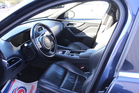 Jaguar F-PACE 3 of 8