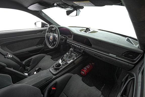 Porsche 992 14 of 30