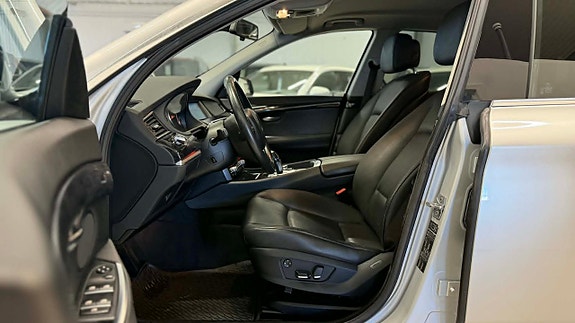 BMW 550i 14 of 30