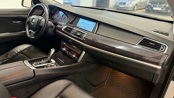 BMW 550i 26 of 30