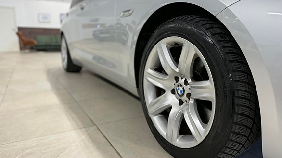 BMW 550i 13 of 30