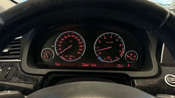 BMW 550i 25 of 30