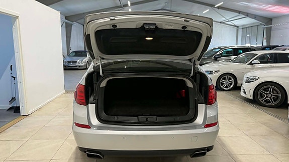 BMW 550i 12 of 30