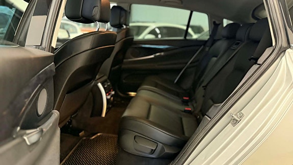 BMW 550i 17 of 30