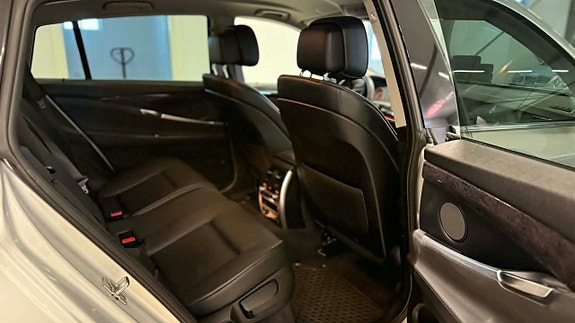 BMW 550i 22 of 30