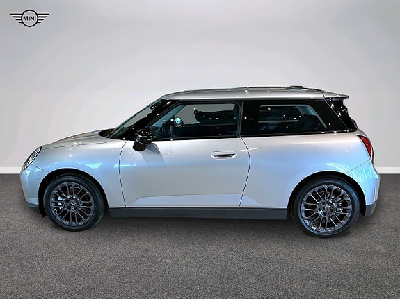 MINI Cooper SE 3 of 16