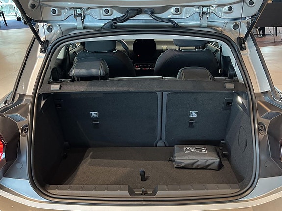 MINI Cooper SE 10 of 16