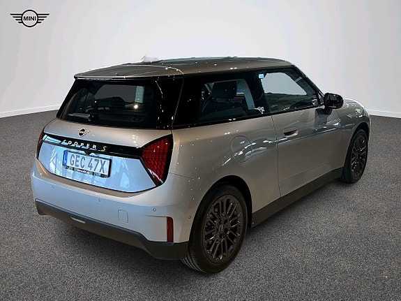 MINI Cooper SE 5 of 16