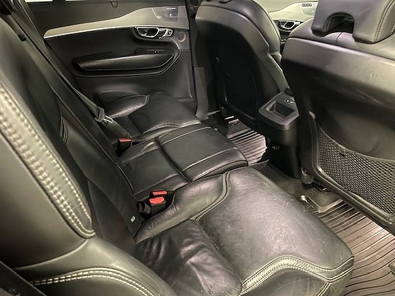 Volvo XC90 11 of 28