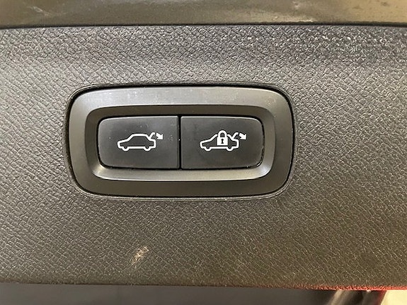 Volvo XC90 26 of 28