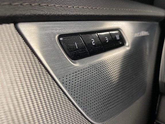 Volvo XC90 16 of 28