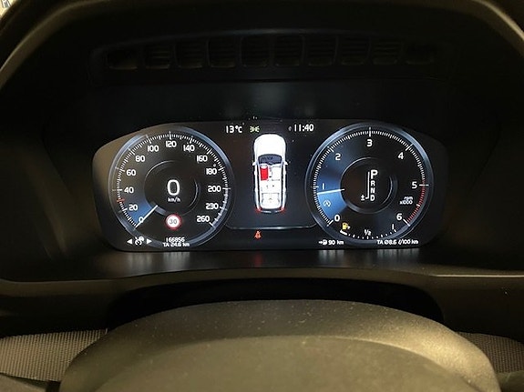 Volvo XC90 15 of 28