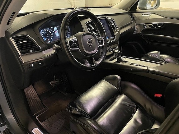 Volvo XC90 9 of 28