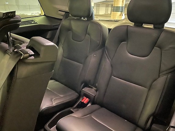 Volvo XC90 13 of 28